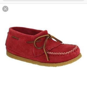 In search of (iso) Eastland Casco moccasins